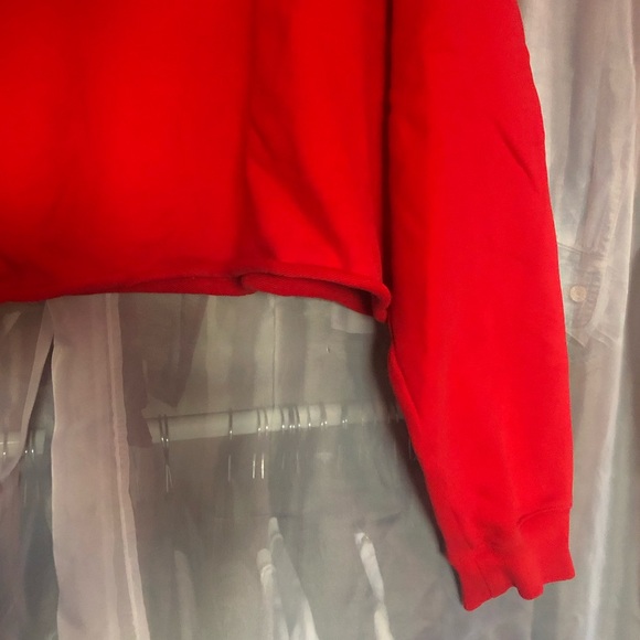 Red Cropped Levi’s Crewneck - Picture 4 of 4